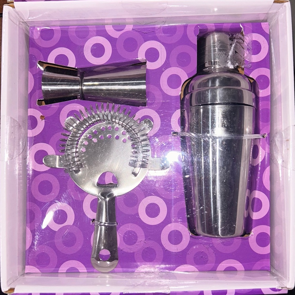 Nib 3 piece Shakers set